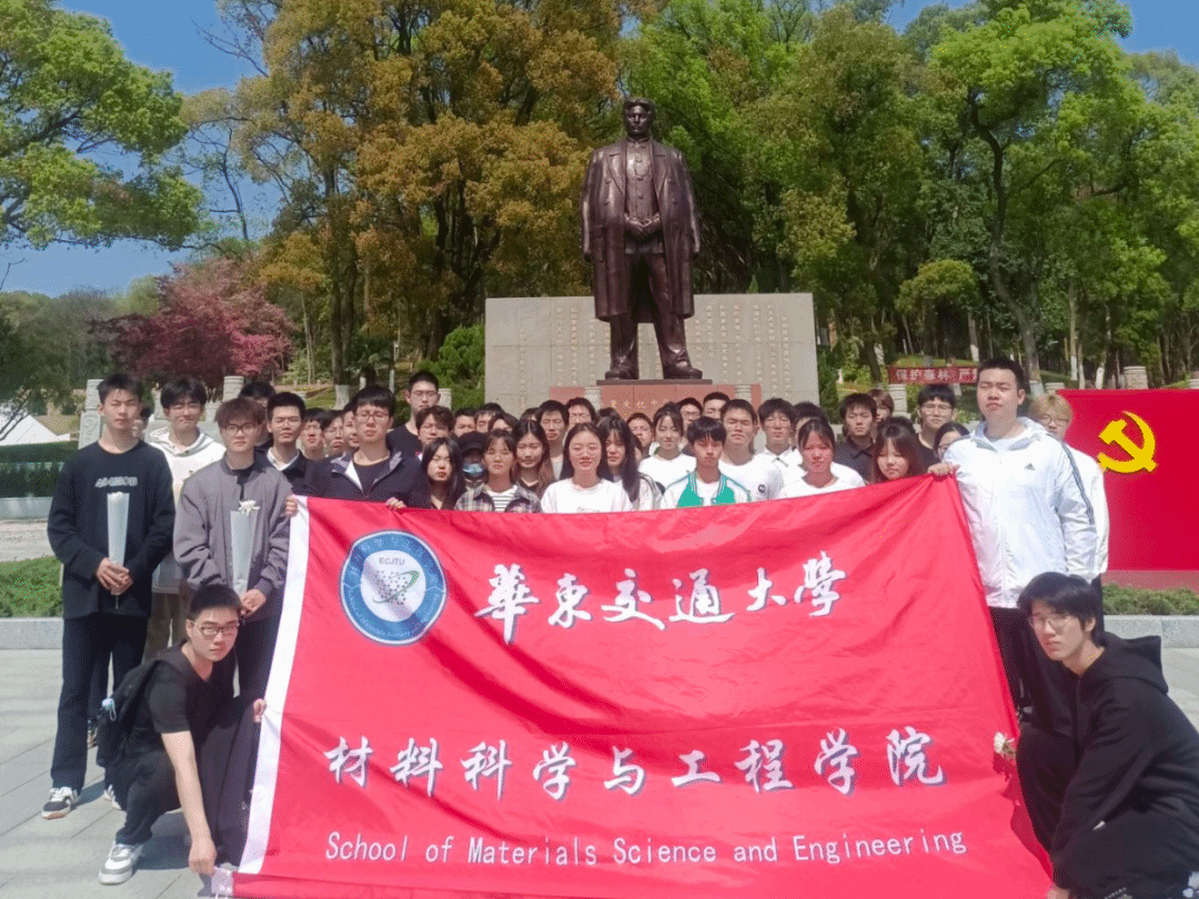 清明祭英烈，丰碑励青春